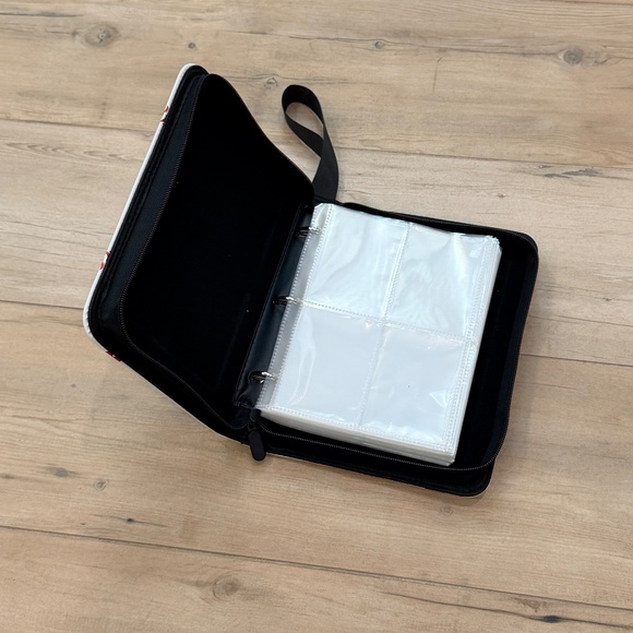 Baseball Trading Card Small Binder LIKE NEW - Picture 2 of 2